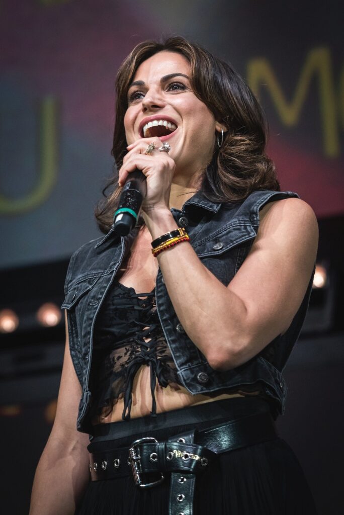 CCXP23 anuncia Lana Parrilla, a Rainha Má de Once Upon a Time - Nerdlicious